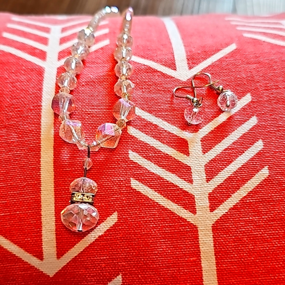 Necklace and earring set